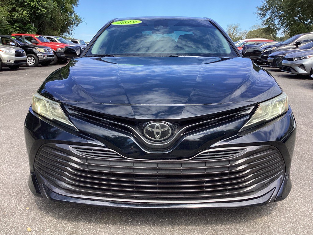 2019 Toyota Camry Image 2