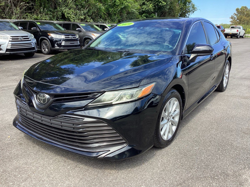2019 Toyota Camry Image 3