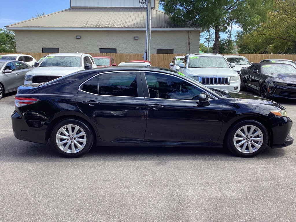 2019 Toyota Camry Image 8