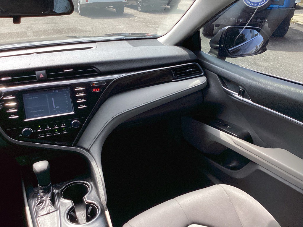 2019 Toyota Camry Image 16