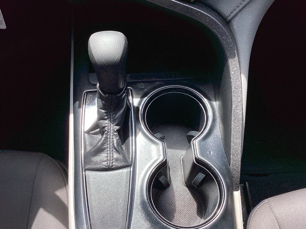 2019 Toyota Camry Image 19