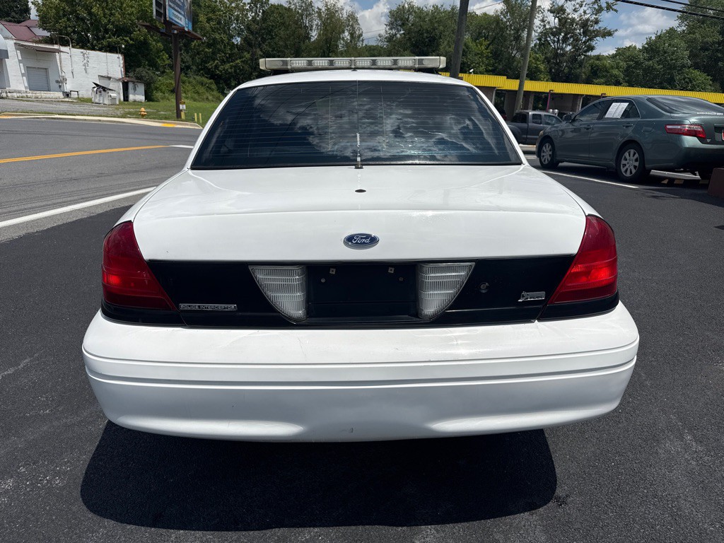 2011 Ford Crown Victoria Image 4
