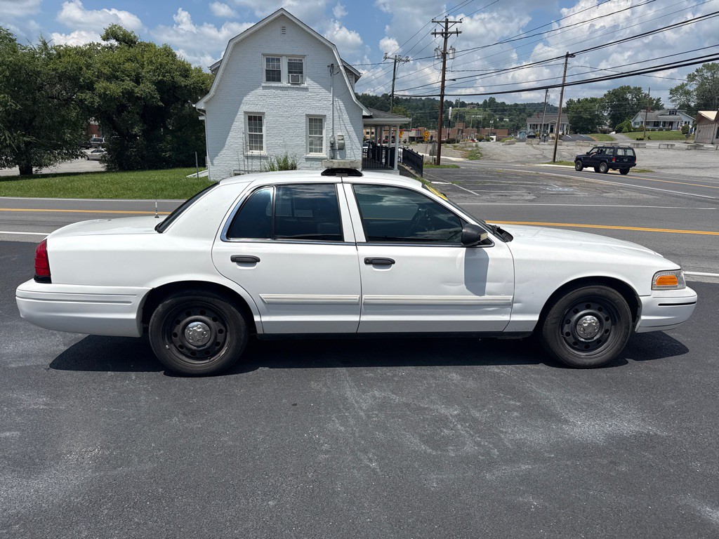 2011 Ford Crown Victoria Image 6