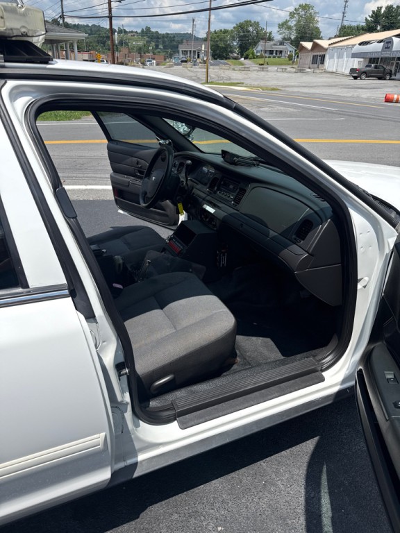 2011 Ford Crown Victoria Image 17