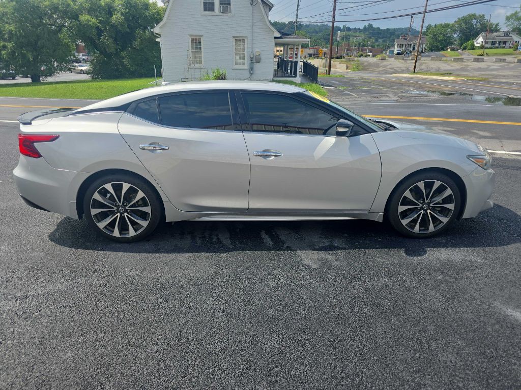 2017 Nissan Maxima Image 6