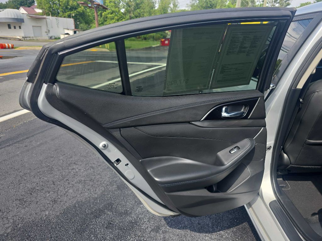 2017 Nissan Maxima Image 11