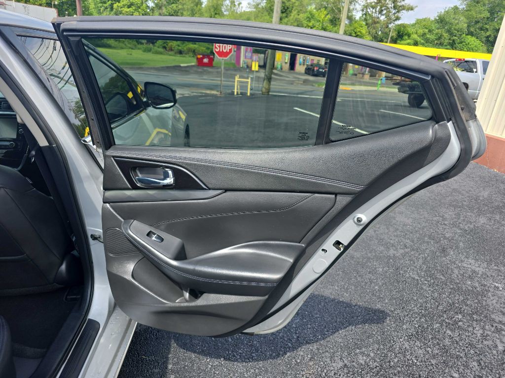 2017 Nissan Maxima Image 14