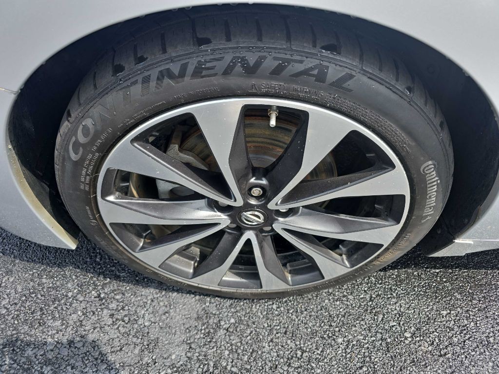 2017 Nissan Maxima Image 18