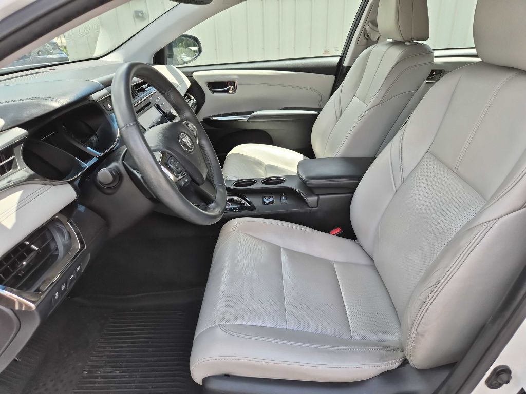 2017 Toyota Avalon Image 9