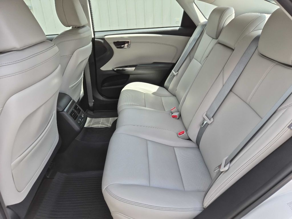 2017 Toyota Avalon Image 12