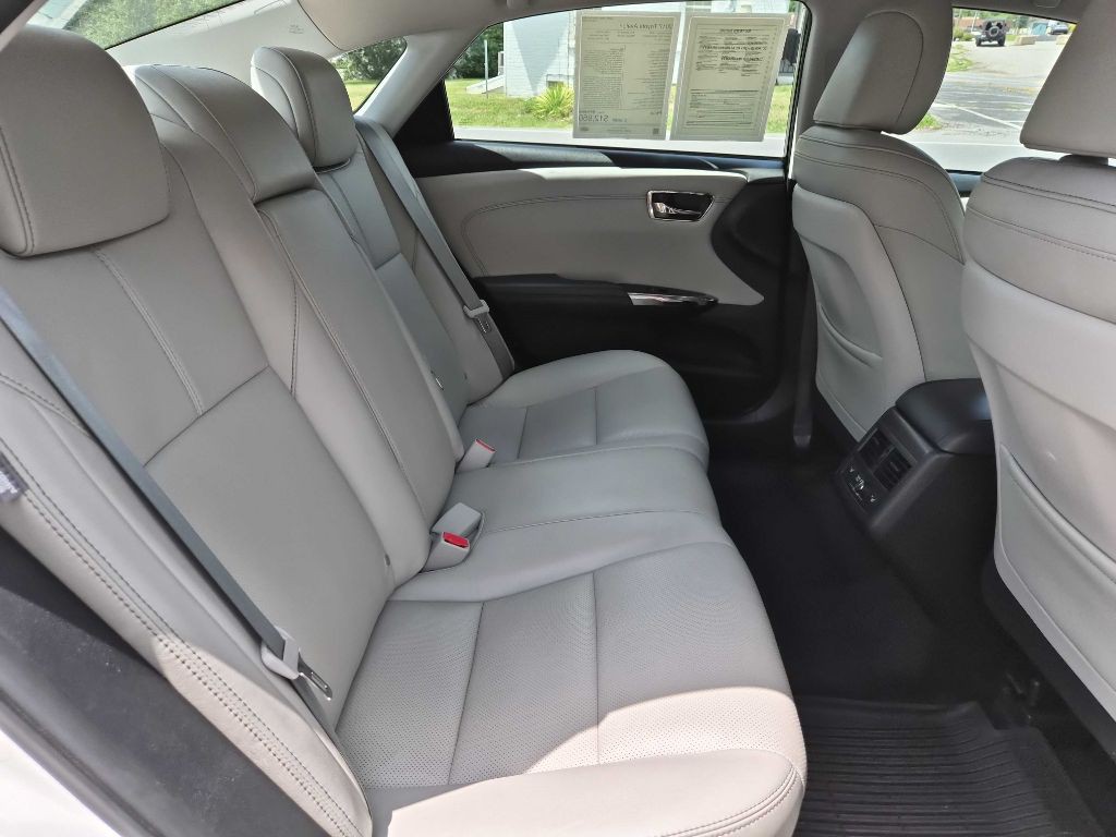 2017 Toyota Avalon Image 15