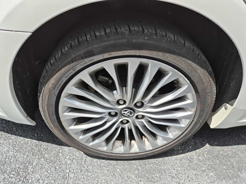 2017 Toyota Avalon Image 18