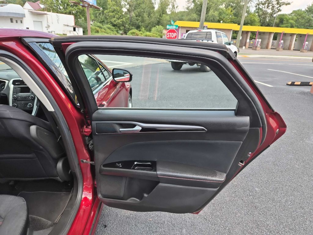 2016 Ford Fusion Image 14