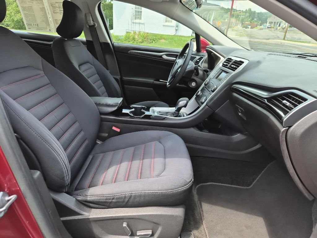 2016 Ford Fusion Image 17