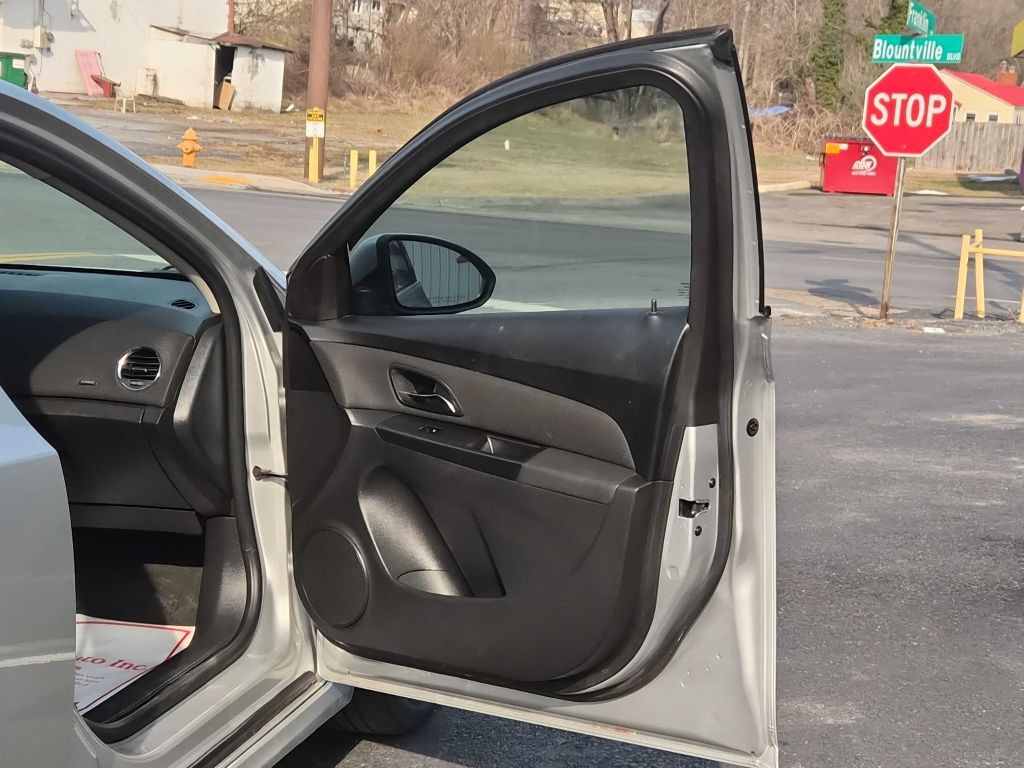 2013 Chevrolet Cruze Image 16