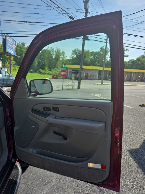 2005 GMC Yukon Image 16