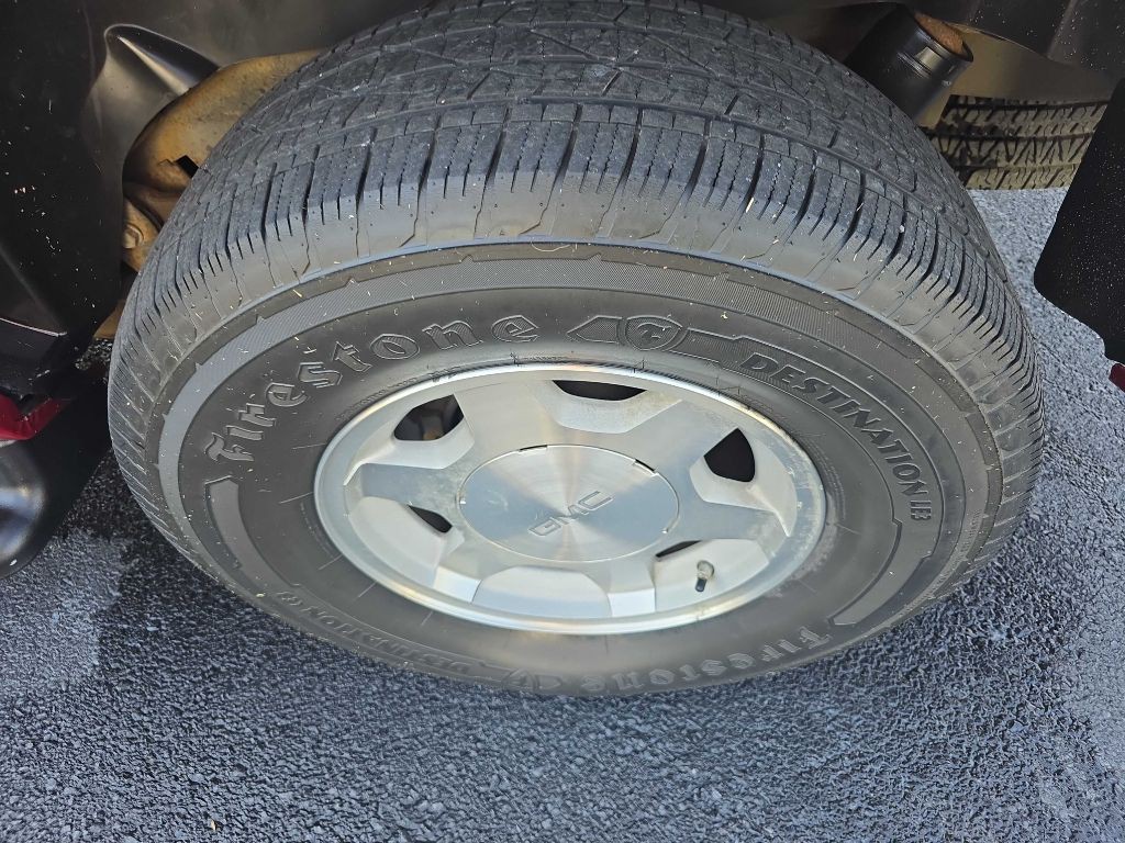 2005 GMC Yukon Image 19