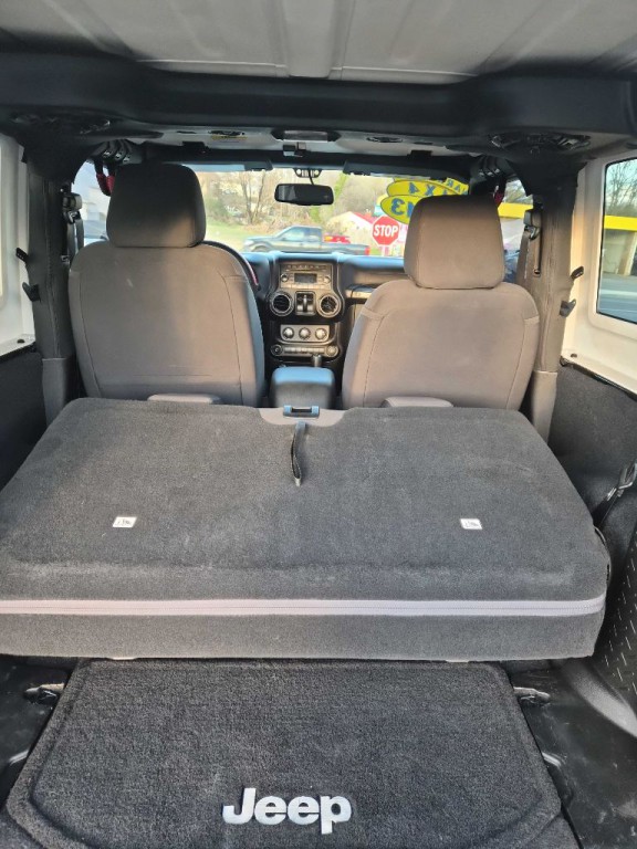 2013 Jeep Wrangler Image 13