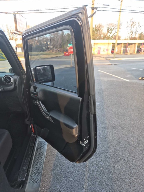 2013 Jeep Wrangler Image 14