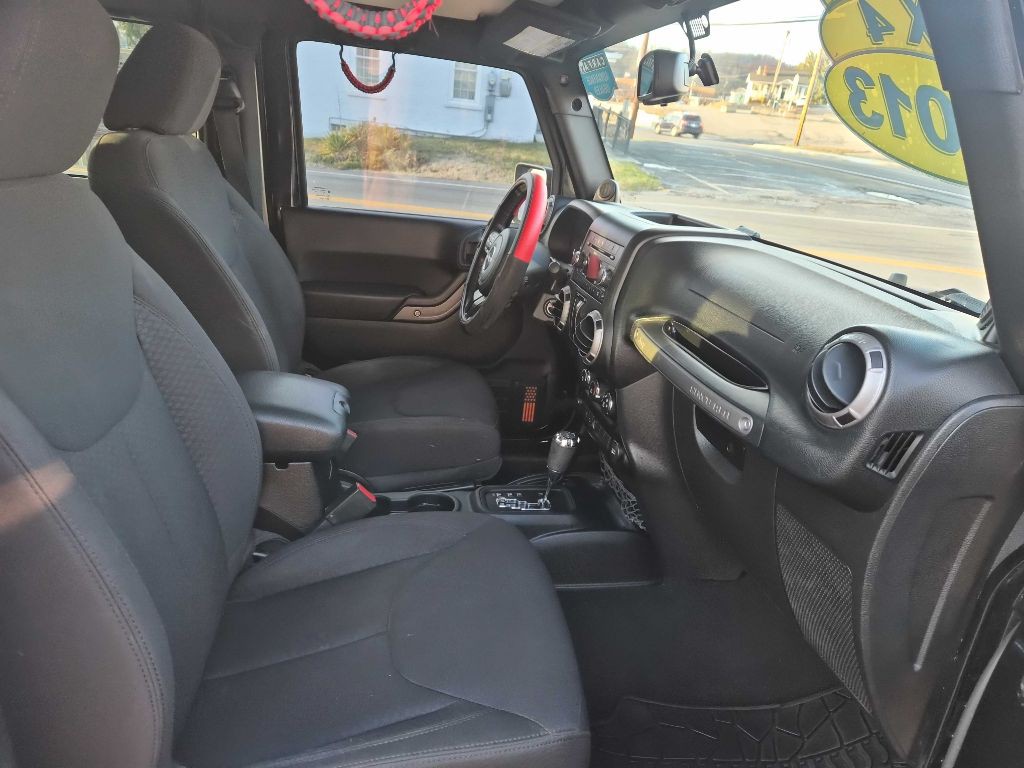 2013 Jeep Wrangler Image 16