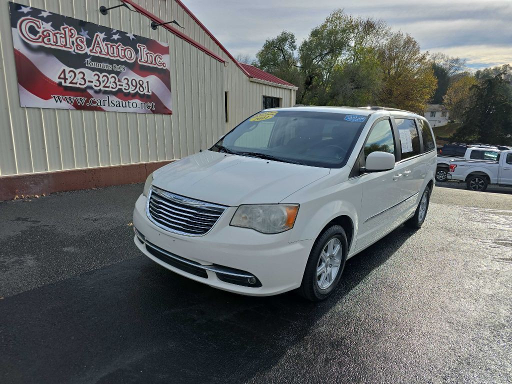 2011 Chrysler Town & Country Image 1