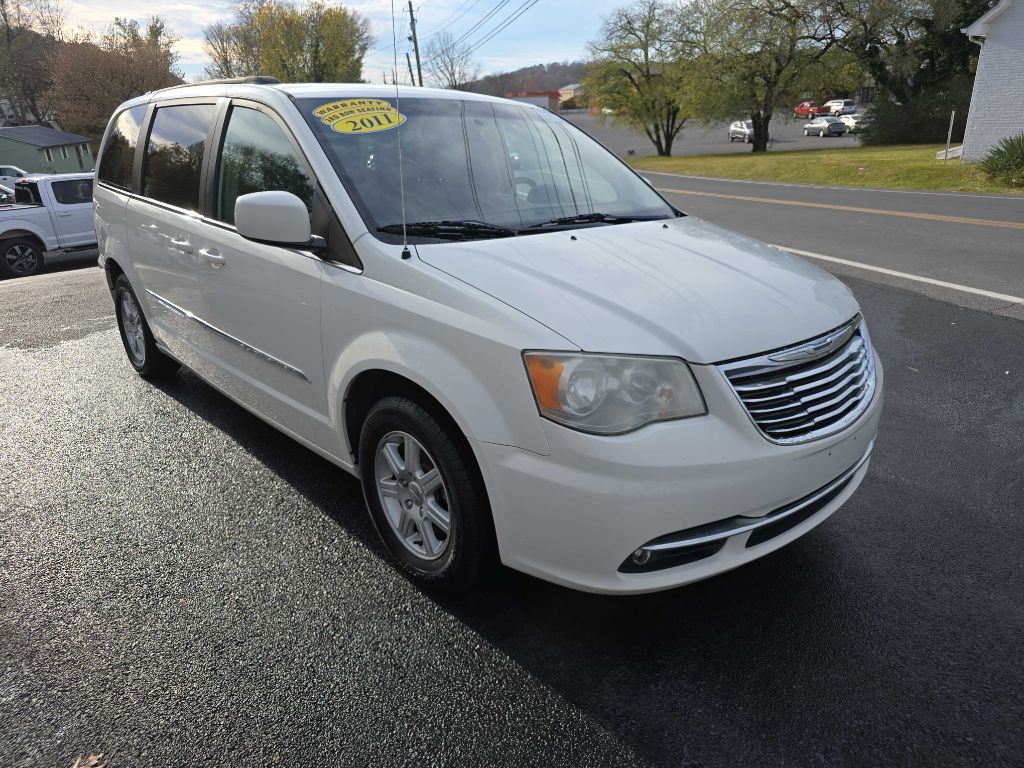 2011 Chrysler Town & Country Image 7