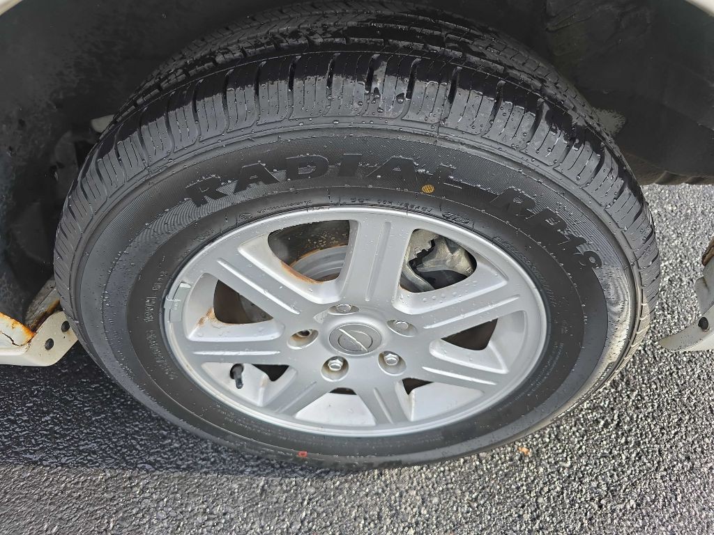 2011 Chrysler Town & Country Image 21