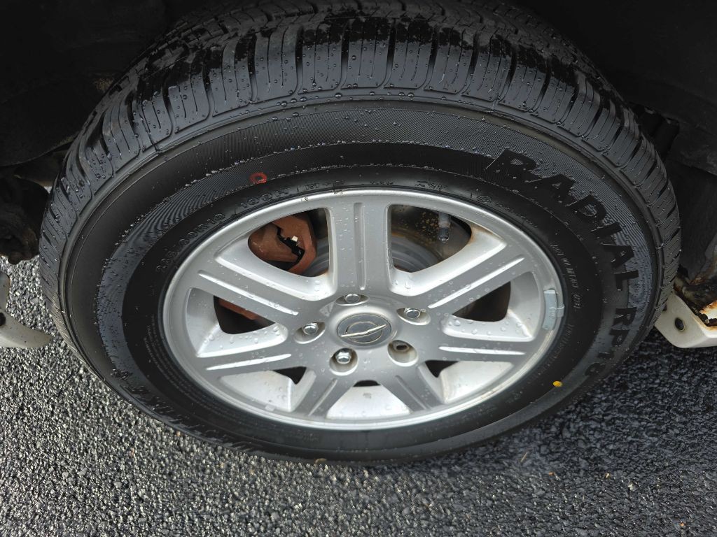 2011 Chrysler Town & Country Image 22