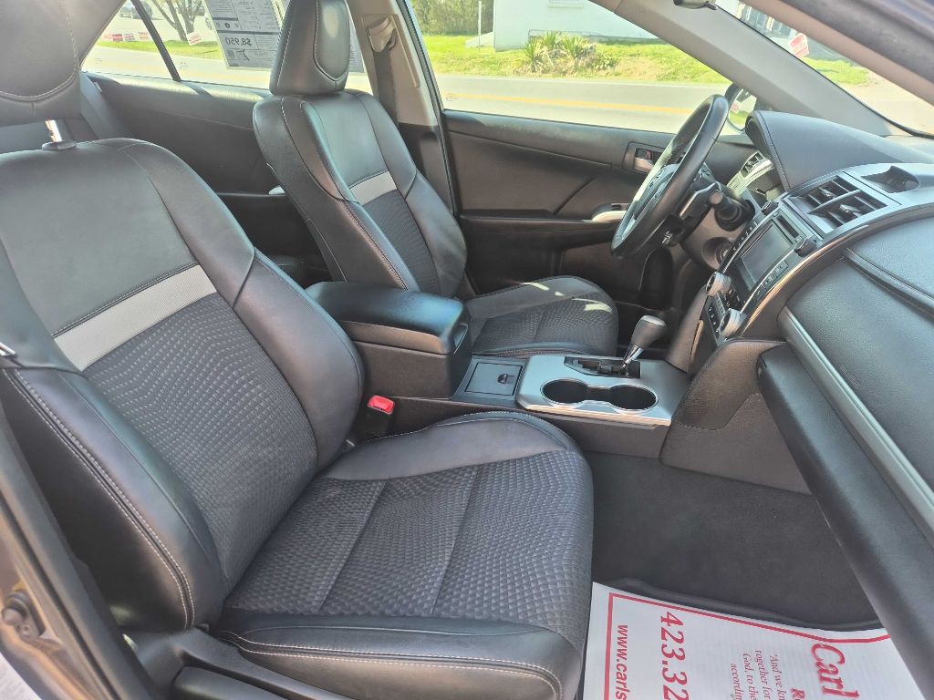 2014 Toyota Camry Image 16