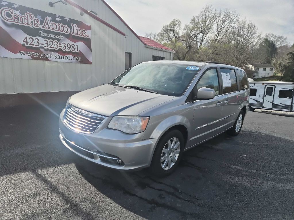 2016 Chrysler Town & Country Image 1