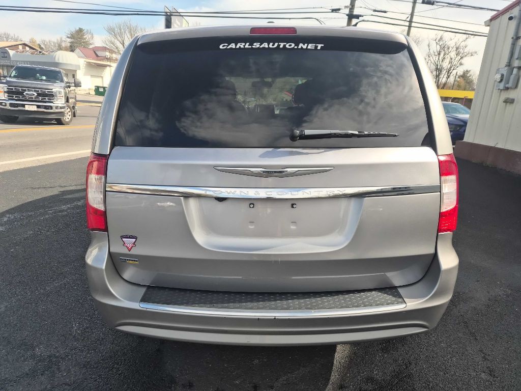 2016 Chrysler Town & Country Image 4