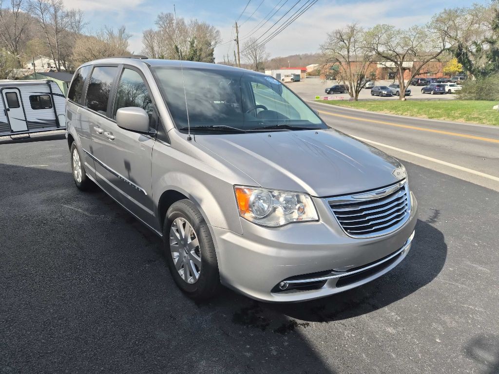 2016 Chrysler Town & Country Image 8