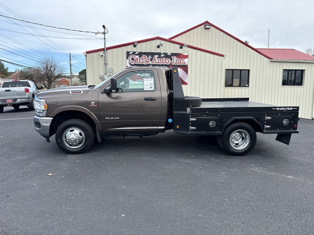 2021 RAM 3500 Image 2