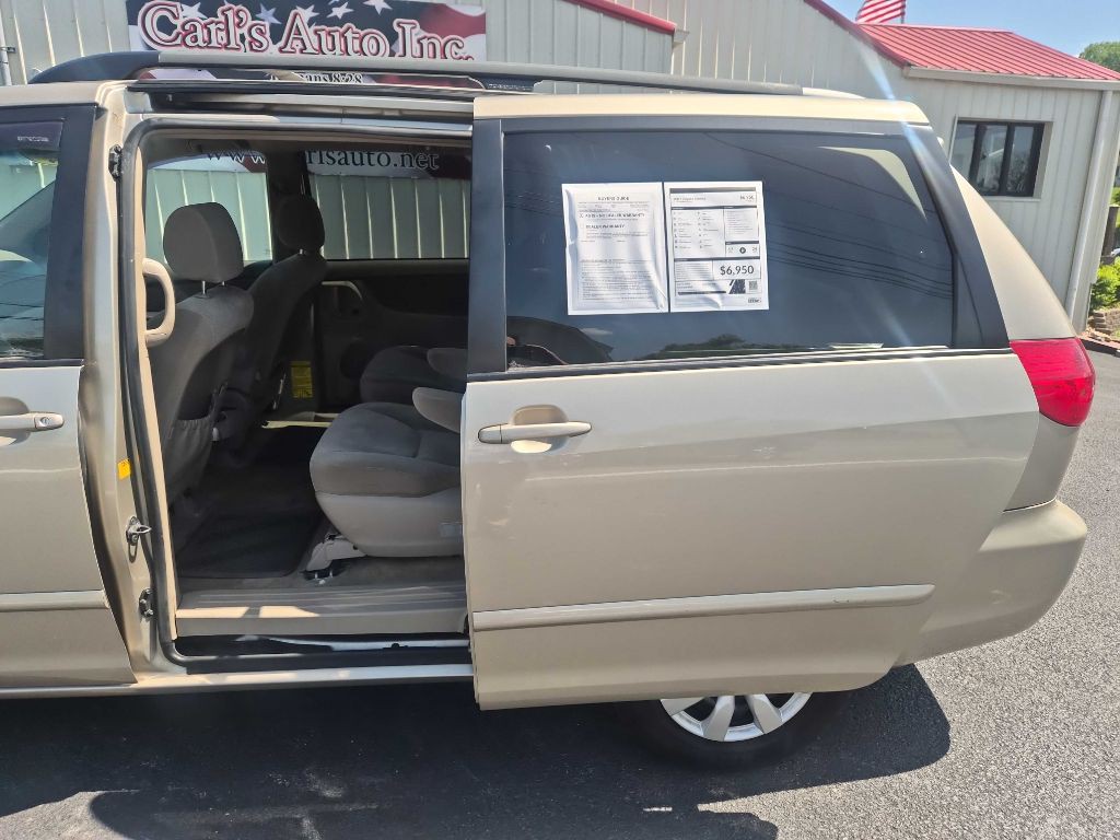 2007 Toyota Sienna Image 11
