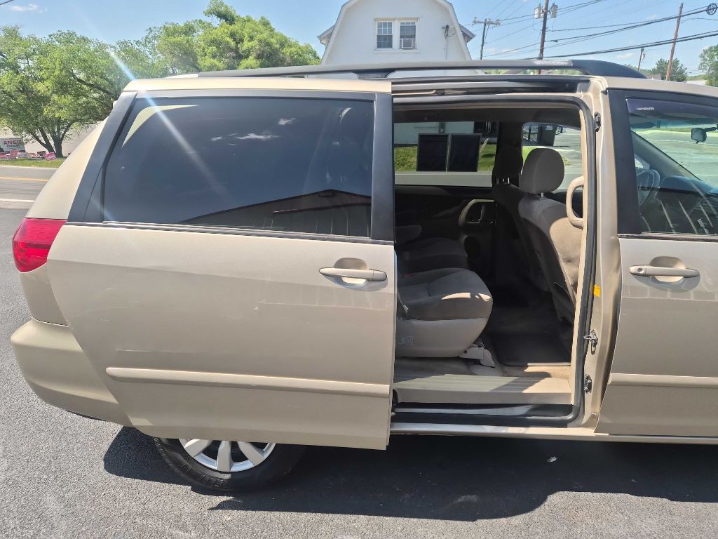 2007 Toyota Sienna Image 15