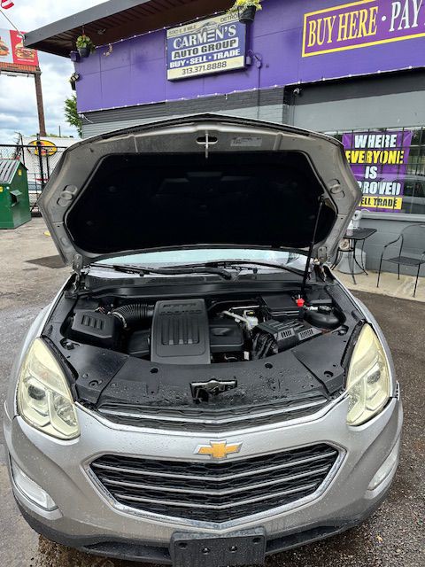 2017 Chevrolet Equinox Image 2