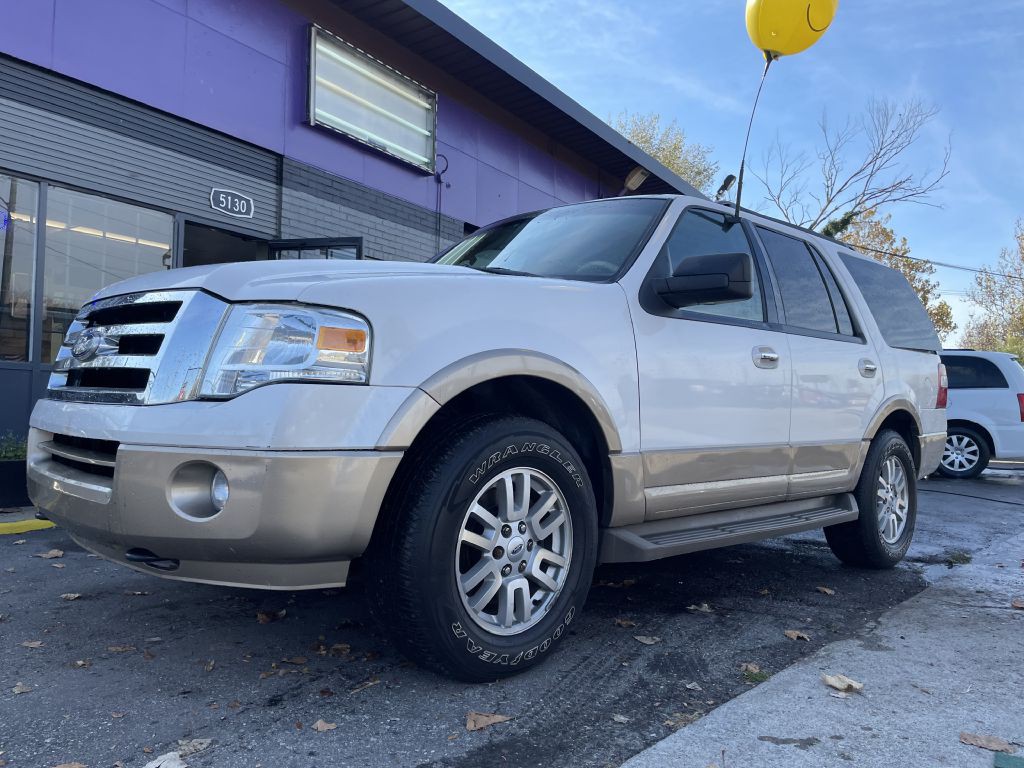 2011 Ford Expedition Image 2