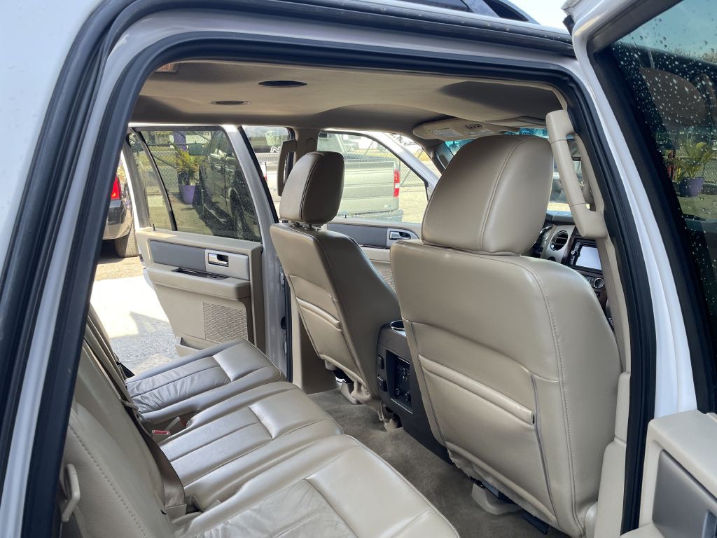 2011 Ford Expedition Image 8