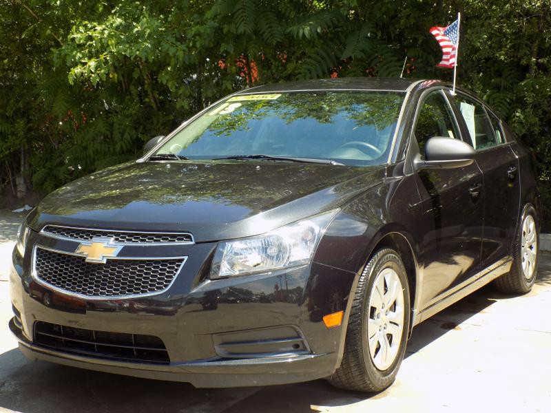 2013 Chevrolet Cruze Image 2