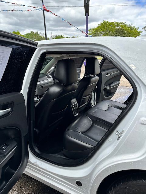 2019 Chrysler 300 Image 5