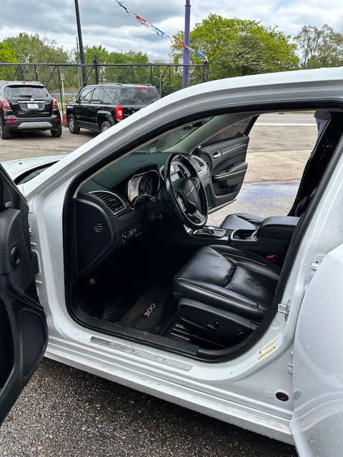 2019 Chrysler 300 Image 7