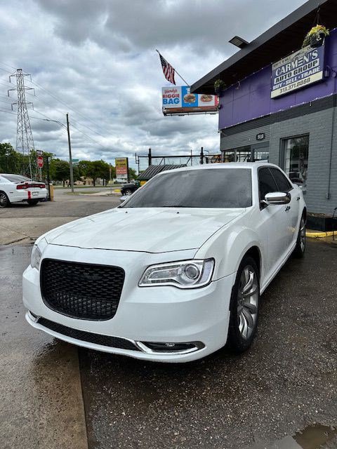 2019 Chrysler 300 Image 10