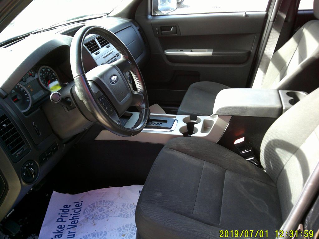 2010 Ford Escape Image 2