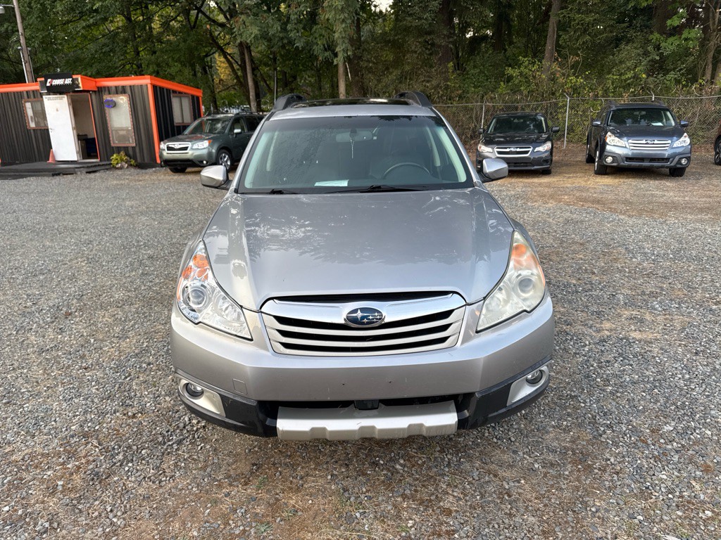 2011 Subaru Outback Image 2