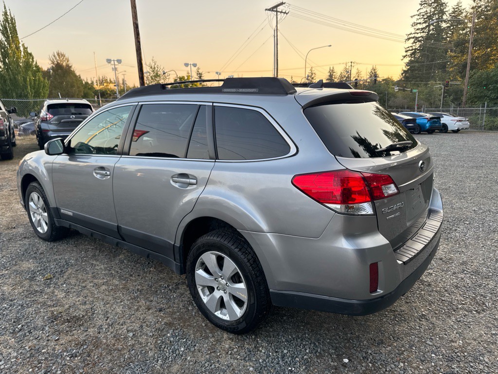 2011 Subaru Outback Image 6