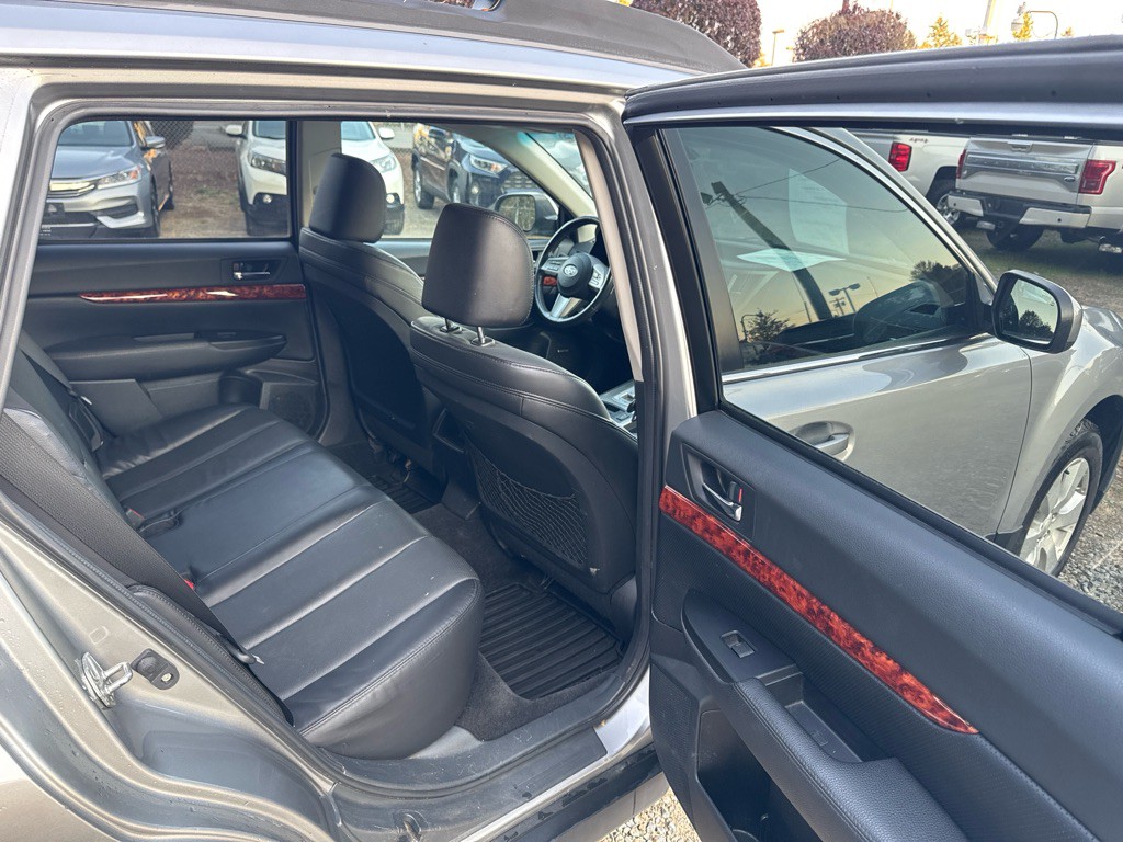 2011 Subaru Outback Image 8