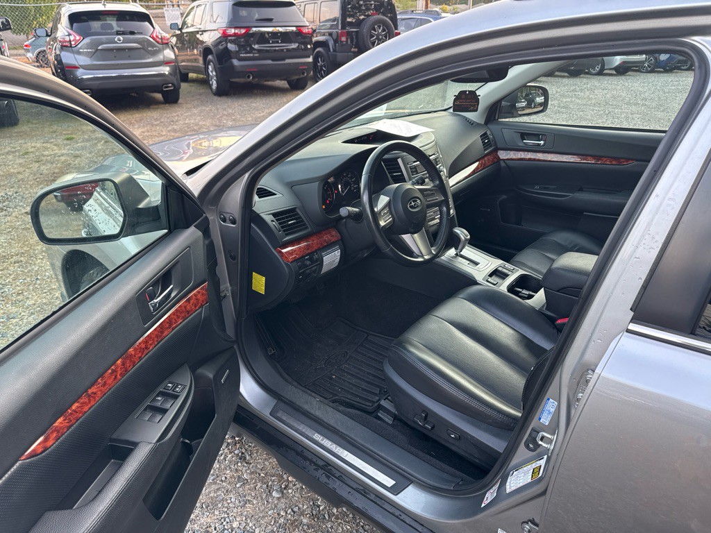 2011 Subaru Outback Image 10