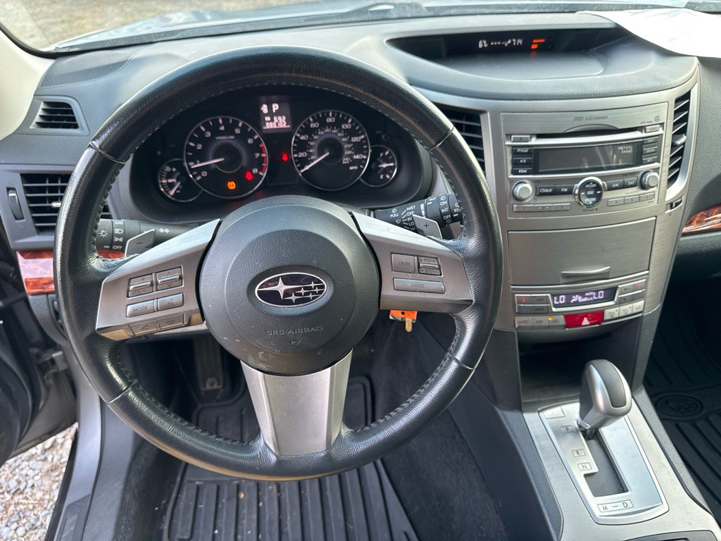 2011 Subaru Outback Image 13