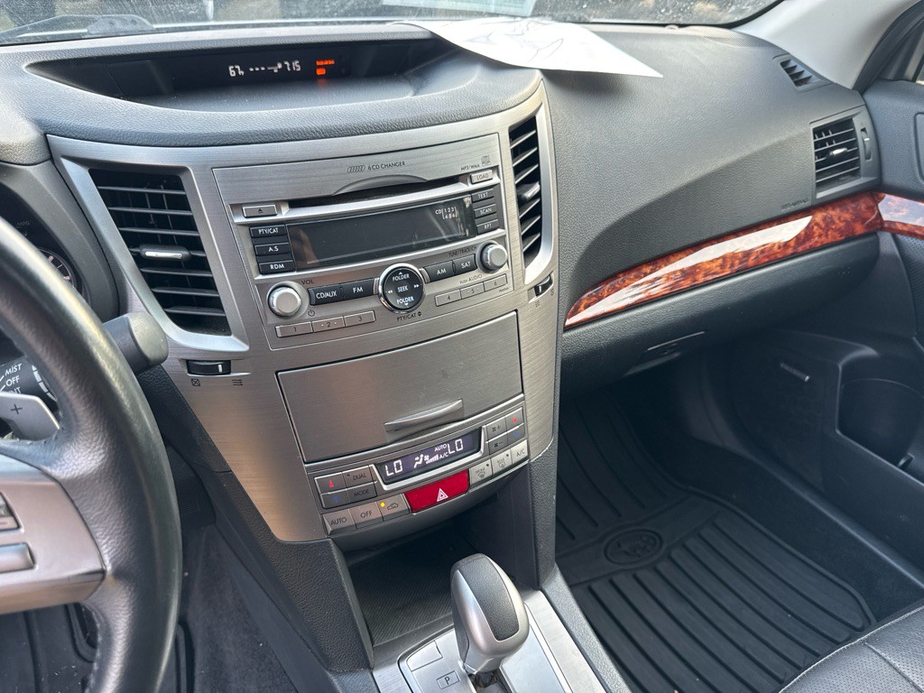 2011 Subaru Outback Image 15
