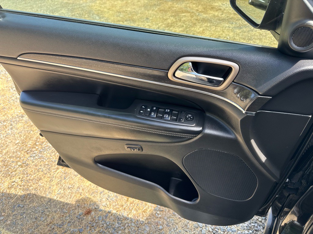 2017 Jeep Grand Cherokee Image 13